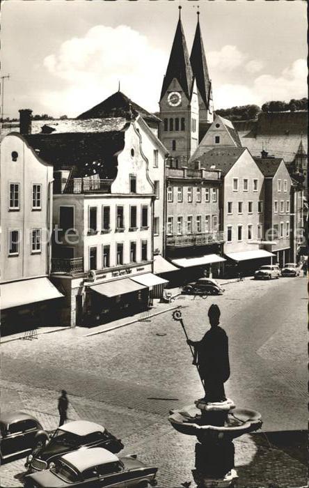Eichstaett Oberbayern Marktplatz Brunnen Kirche