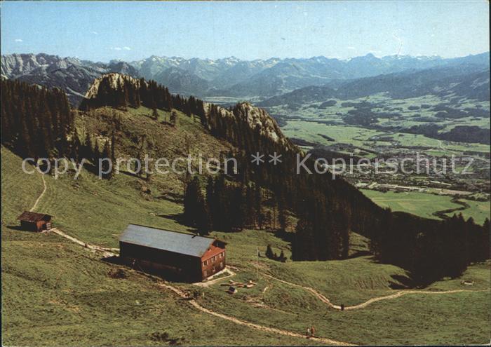 Burgberg Allgaeu Gruentenhaus mit Stuhlwand Panorama