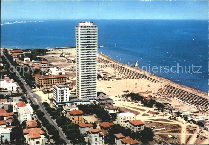Cesenatico Grattacielo e spiaggia visti dall alto