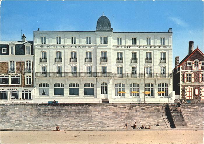 Saint-Malo 35 Sur la plage Hotel de la Digue