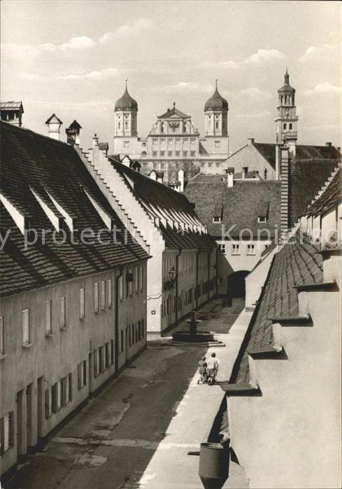 Augsburg Fuggerei Mittlere Gasse mit Ochsengasse Rathaus und Perlach