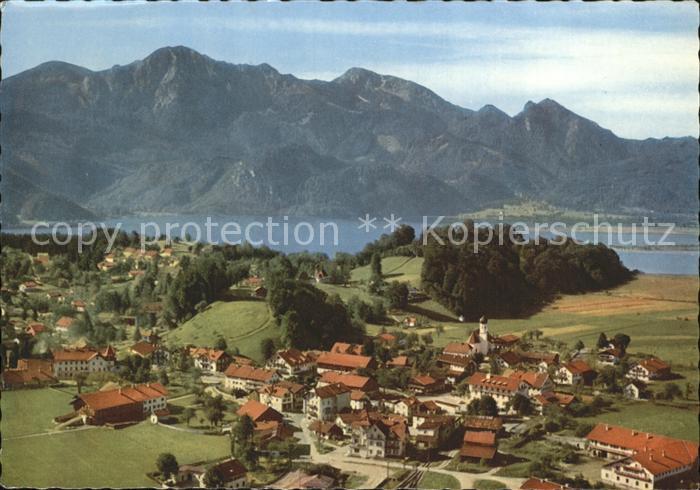 Kochel See Panorama mit Herzogstand Bayerische Voralpen Fliegeraufnahme