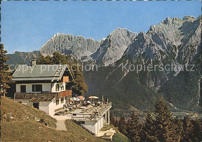 Mittenwald Bayern Kranzberg Haus mit Tiefkarspitze und Woerner Karwendelgebirge