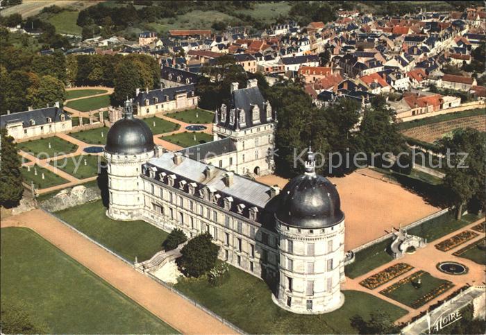 Valencay Chateau Donjon vue aerienne Collection Les merveilles du Val de Loire
