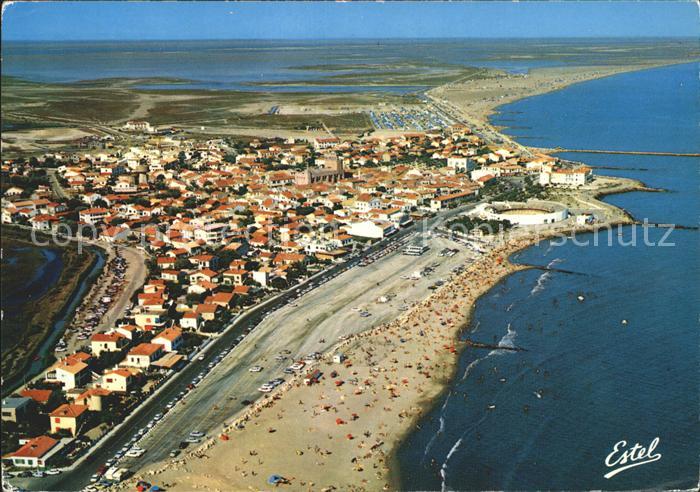 Saintes-Maries-de-la-Mer Bouches du Rhone Plage Arenes Eglise fortifiee les mara