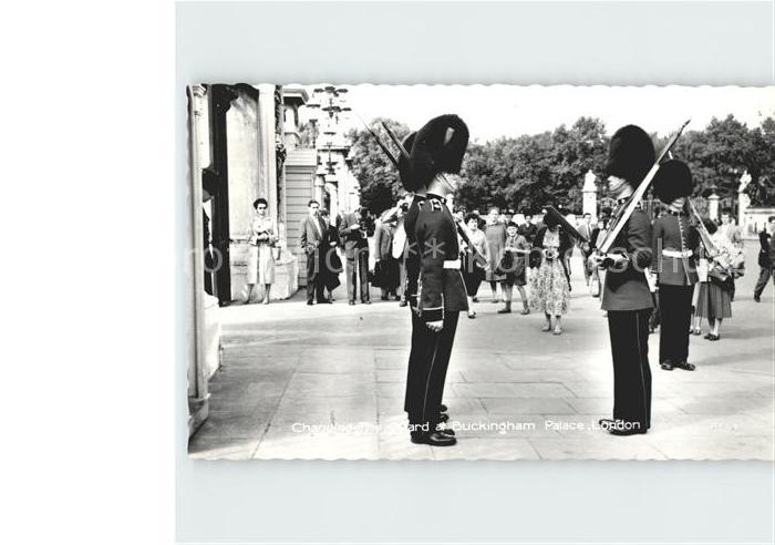 Leibgarde Wache Changing the Guard Buckingham Palace Lo