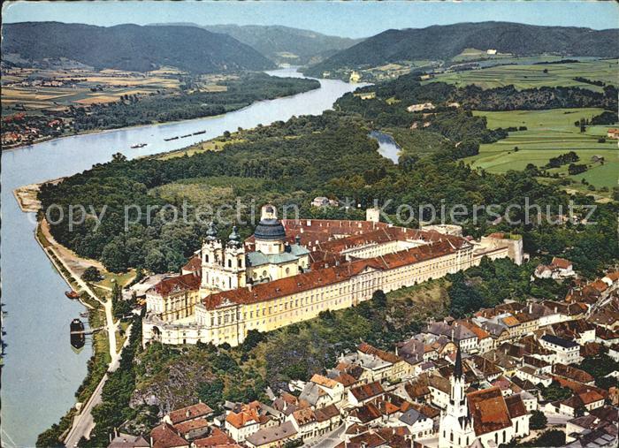 Melk Donau Benediktinerstift Fliegeraufnahme