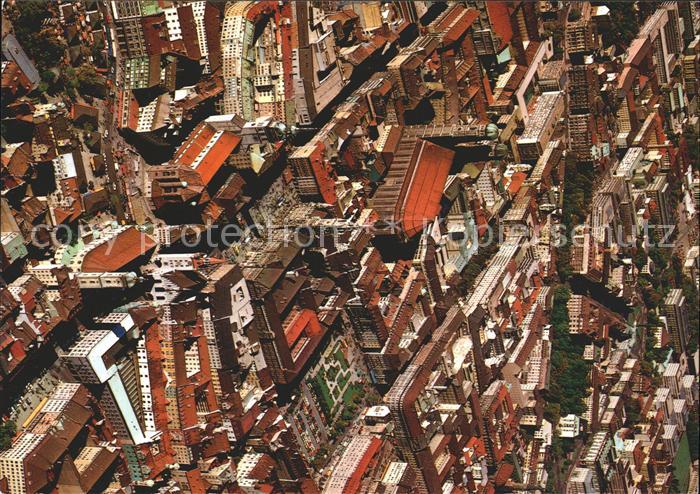 Muenchen Bayern Stadtzentrum Rathaus Marienplatz Pfarrkirche St. Peter