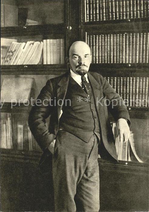 Politiker V. I. Lenin at the Bookshelf in His Kre