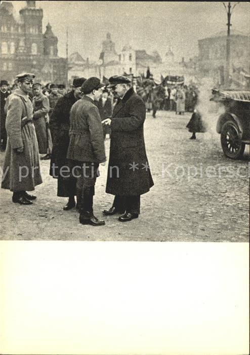 Politiker Lenin chats with V. M. Zagorsky May Day Demonstration Red Square 1919