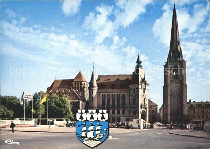 Redon Eglise St Sauveur Le clocher gothique Hotel de Ville