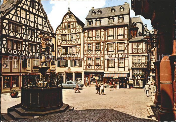 BERNKASTEL-KUES Berncastel Rheinland-Pfalz Marktplatz Brunnen