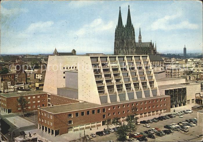 Koeln Rhein Opernhaus und Dom