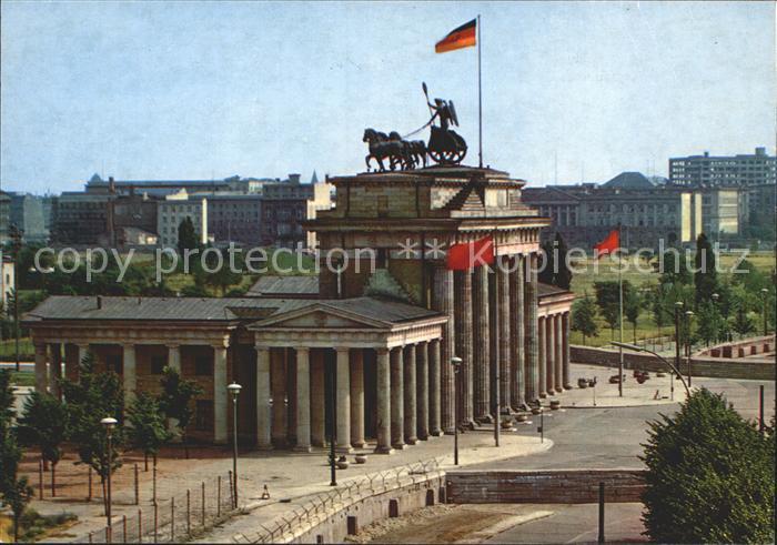 BERLIN  CITY Brandenburger Tor mit Mauer