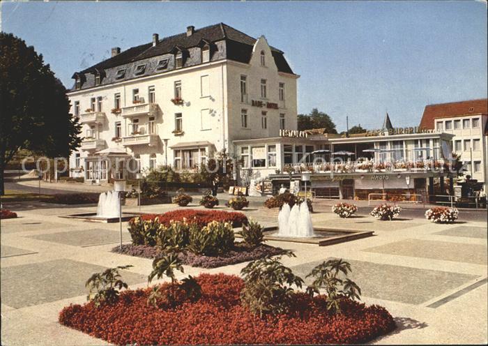 Bad Orb Salinenplatz mit Badehotel und Cafe Burgring