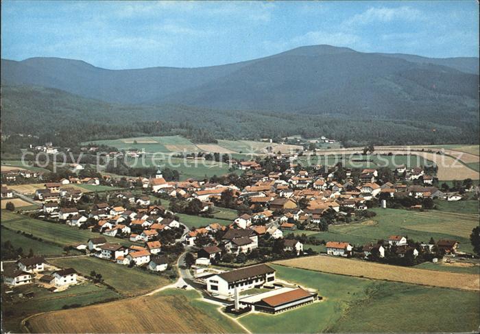 Arnbruck Total mit Gemeindezentrum Fliegeraufnahme