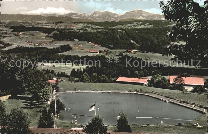 Scheidegg Allgaeu Alpenfreibad Blick auf die Alpenkette