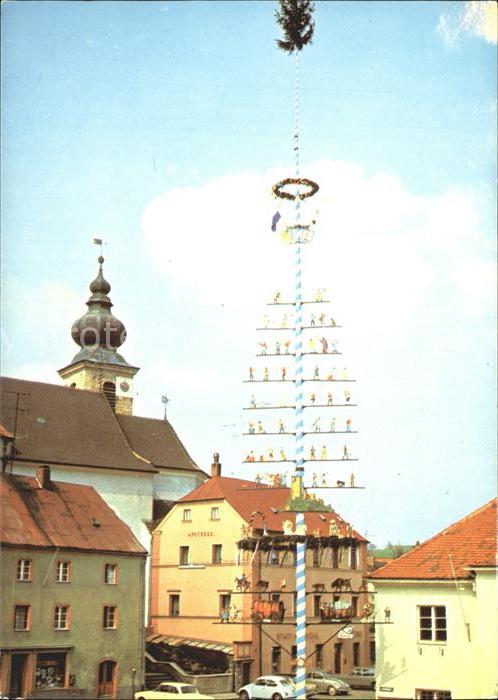 Oberviechtach Marktplatz mit Maibaum