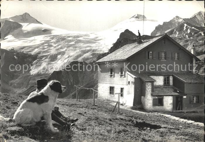 Tuxerjochhaus Mann mit Hund im Zillertal