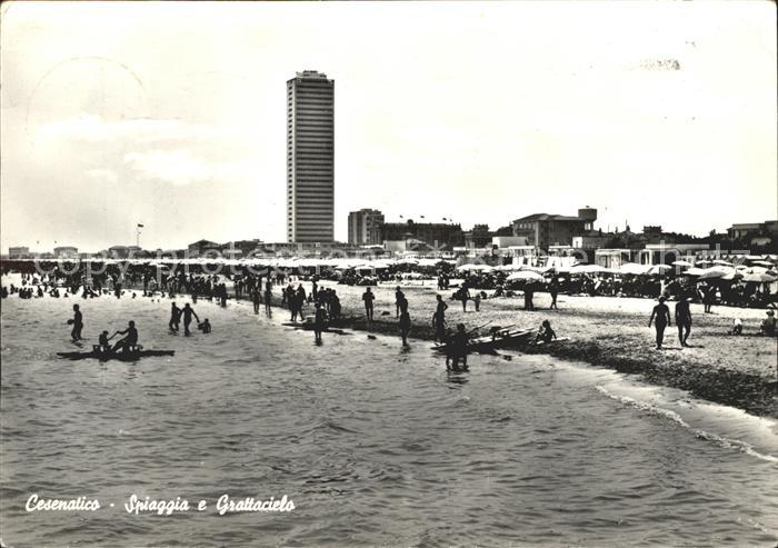 Cesenatico Strand und Hochhaus