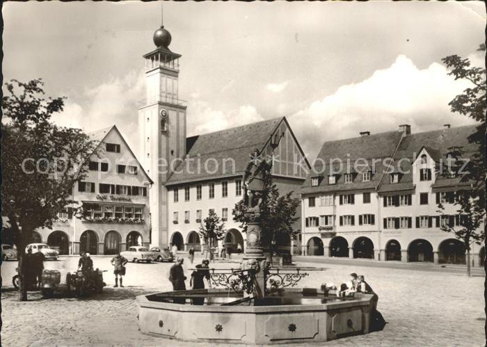FREUDENSTADT BW Marktplatz mit Rathaus und Neptunbrunnen