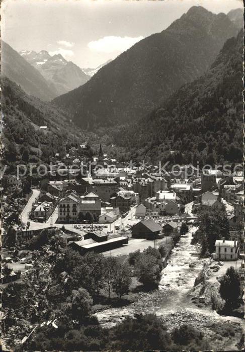 Cauterets Vue generale au fond Le Peguerre Alpes