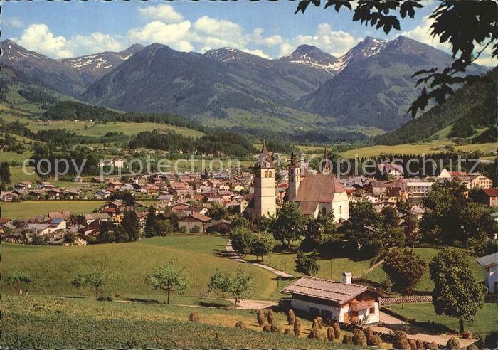 Kitzbuehel Tirol Ortsansicht mit Kirche Kitzbueheler Alpen
