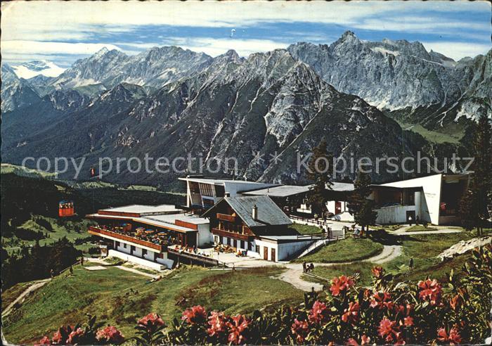 Seefeld Tirol Rosshuette mit Haermelekopf Bahn gegen Wettersteingebirge