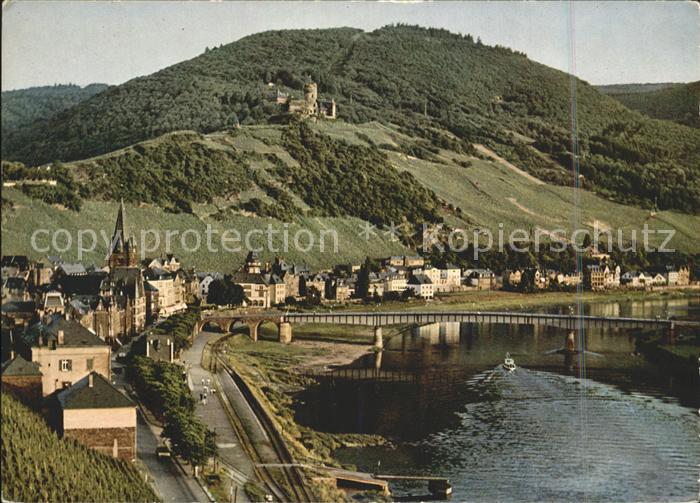 BERNKASTEL-KUES Berncastel Rheinland-Pfalz mit Burg Landshut Mosel