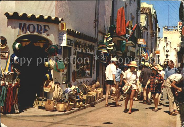 Tossa de Mar Farbreiches Strassenbild