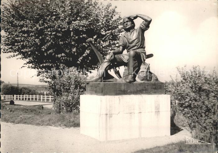 Nancy Lothringen Basilique de Sainte Jeanne d_Arc Statue