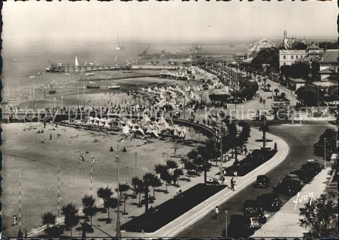 Arcachon Gironde Promenade et plage vues du Grand Hotel