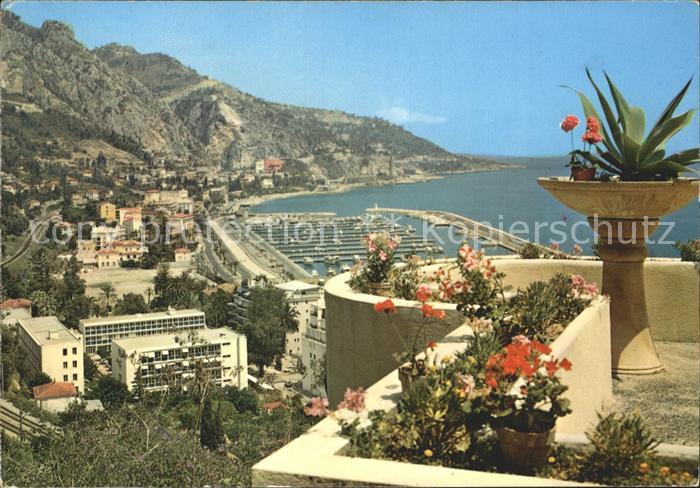 Menton Alpes Maritimes Le port de Garavan et la frontiere Fran