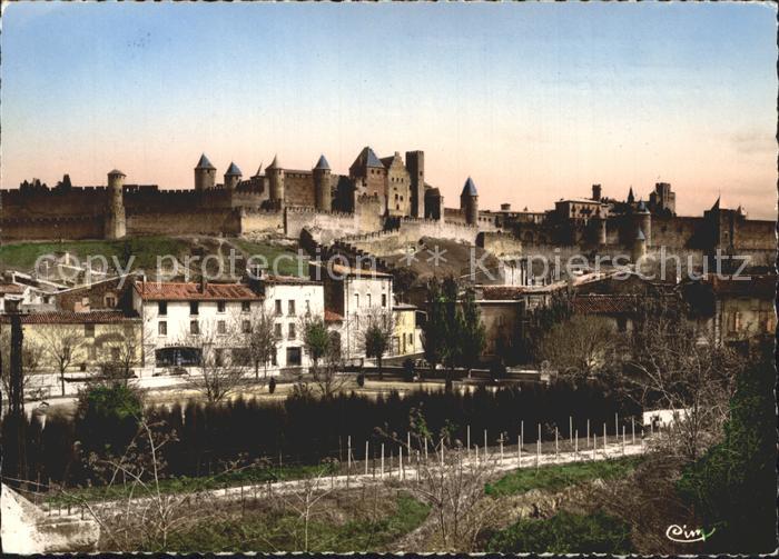 Carcassonne Au fond le Chateau