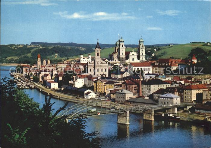 PAssAU Bayern Donaupartie mit Hafen Kirchen und Bruecke