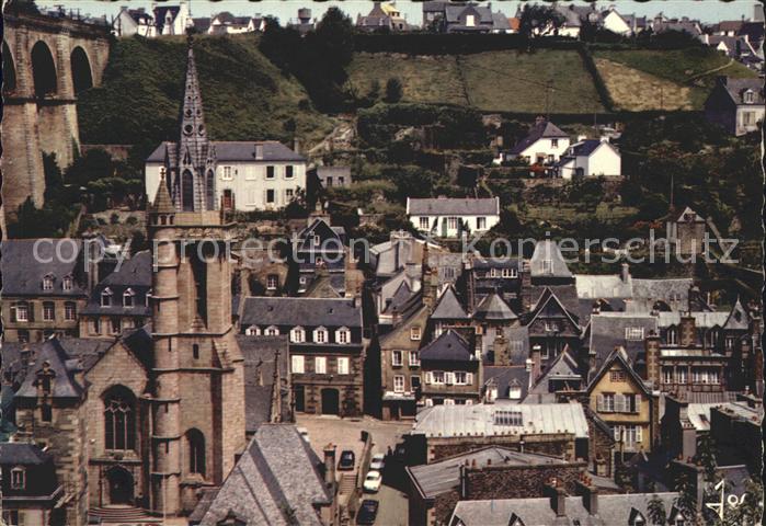 Morlaix Eglise Saint Melaine et les maisons de la place des Otages