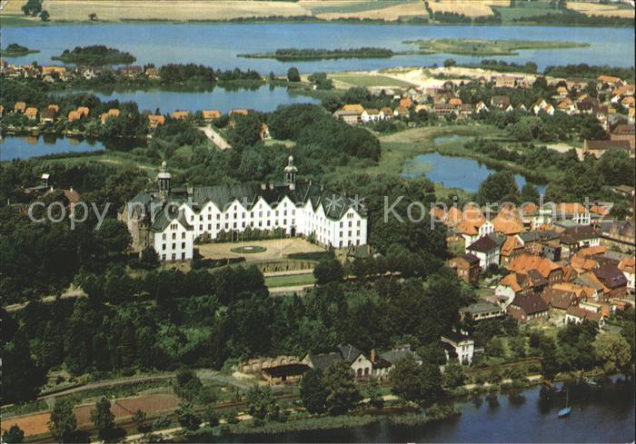 Ploen See Fliegeraufnahme mit Schloss