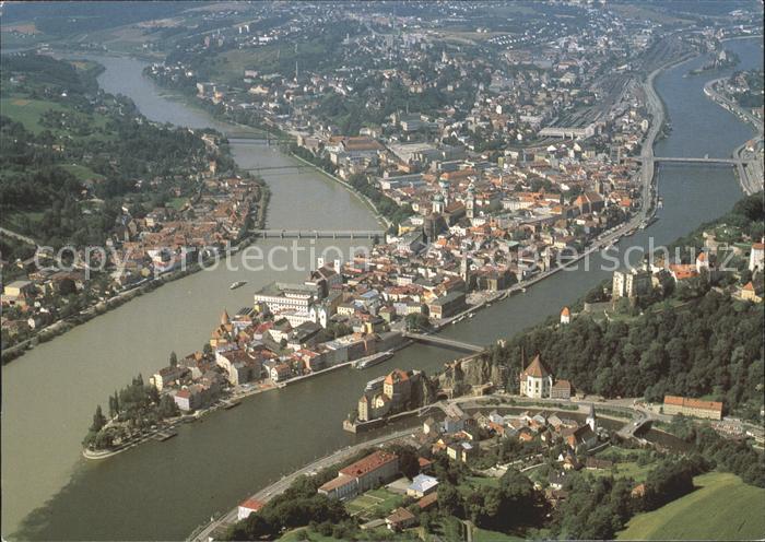 PAssAU Bayern Dreifluessestadt an Donau Inn und Ilz Fliegeraufnahme