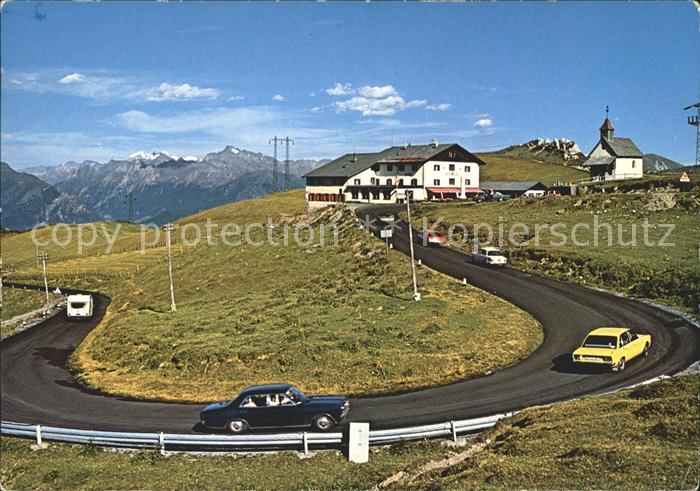 Passo del Giovo Jaufenpass gegen Zillertaler Alpen Bergrestaurant Kapelle