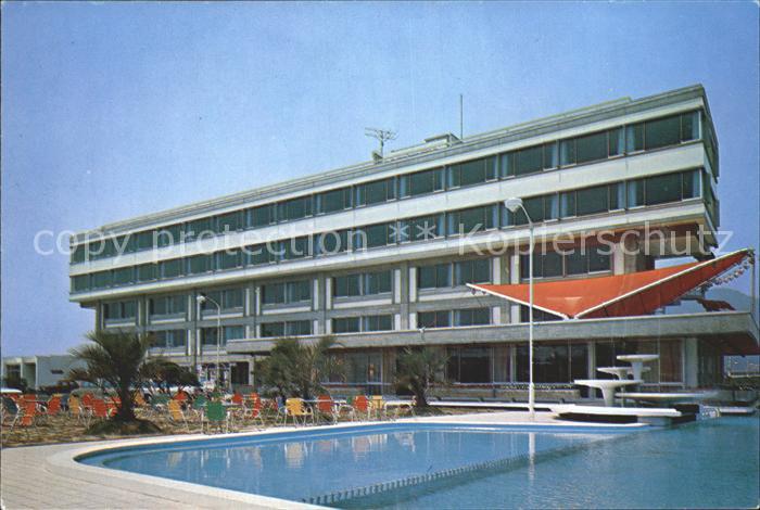 Japan Hotel Swimming Pool in der Naehe vom Biwasee