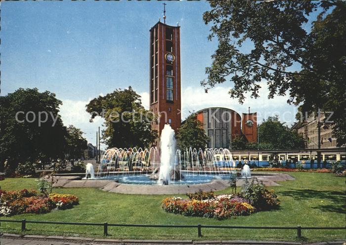 Muenchen Bayern Matthaeuskirche am Sendlinger Tor Platz Springbrunnen