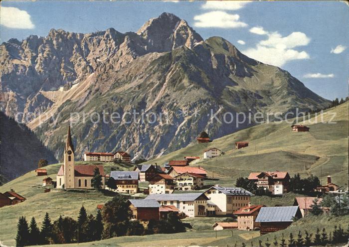 Hirschegg Kleinwalsertal Vorarlberg Ortsansicht mit Kirche Widderstein Allgaeuer