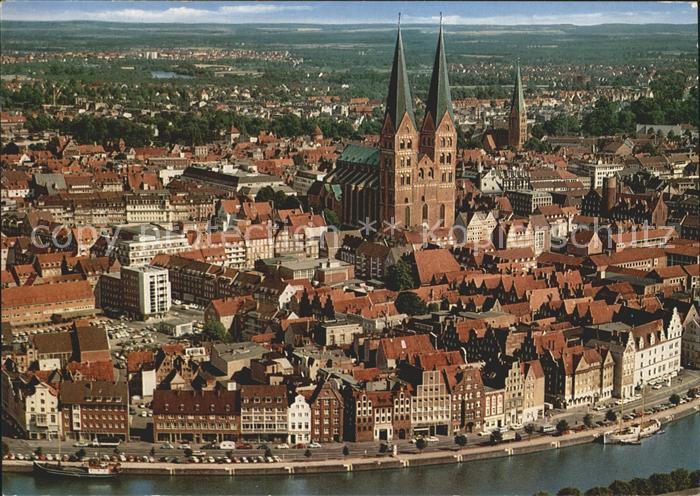 LueBECK  CITY Altstadt Kirche Hansestadt Fliegeraufnahme