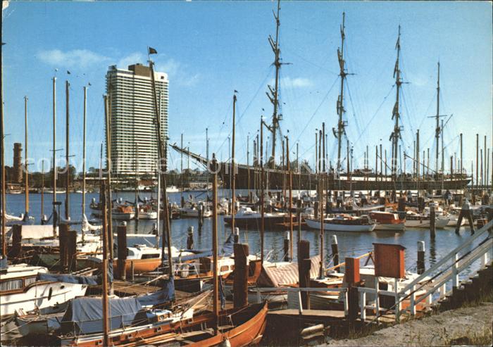 Travemuende Ostseebad Yachthafen mit Segelschiff Passat