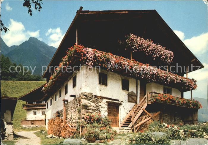 Suedtirol altes Bauernhaus
