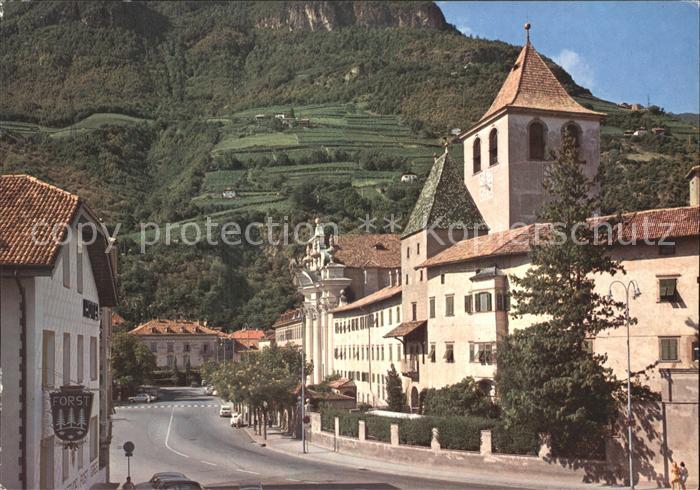 Bozen Suedtirol Grieser Hauptplatz mit Stiftskirche
