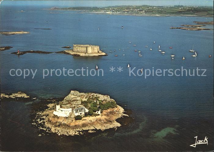 Carantec Fliegeraufnahme Ile Louet et le Chateau