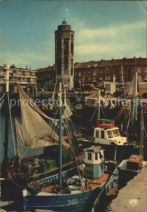 Duenkirchen Dunkerque Place du Mynch et les bateaux de peche