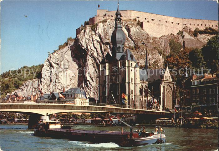 Dinant Wallonie Partie mit Bruecke Burg und Kirche