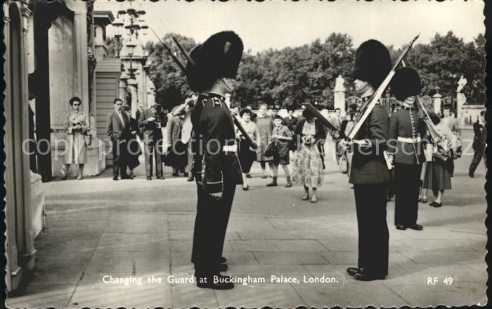 Leibgarde Wache Changing the Guard Buckingham Palace Lo